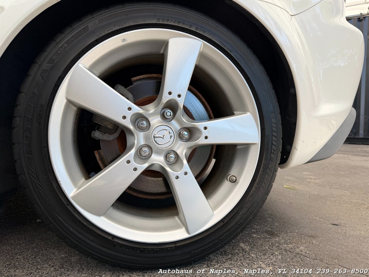 2005 Mazda RX-8   - Photo 18 - Naples, FL 34104