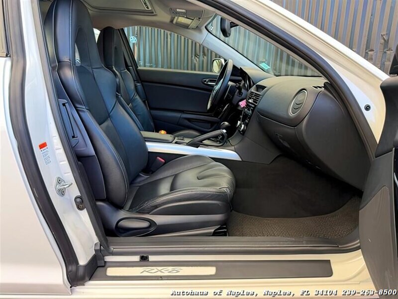 2005 Mazda RX-8   - Photo 32 - Naples, FL 34104