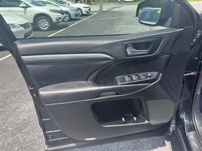 2019 Toyota Highlander SE  AWD - Photo 18 - Hesston, PA 16647
