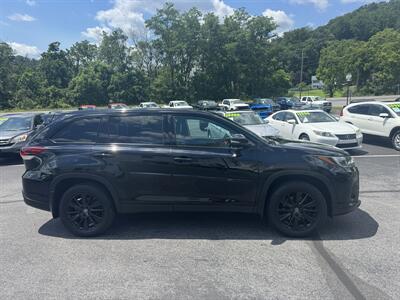 2019 Toyota Highlander SE  AWD - Photo 3 - Hesston, PA 16647