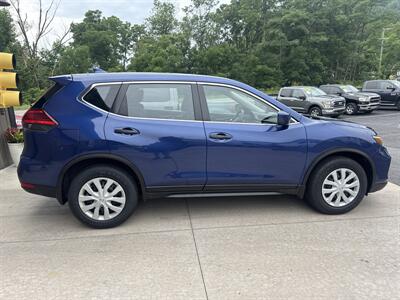 2017 Nissan Rogue S  AWD - Photo 3 - Hesston, PA 16647