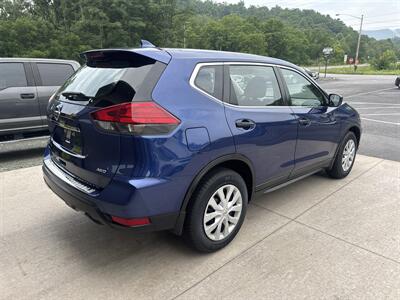 2017 Nissan Rogue S  AWD - Photo 4 - Hesston, PA 16647