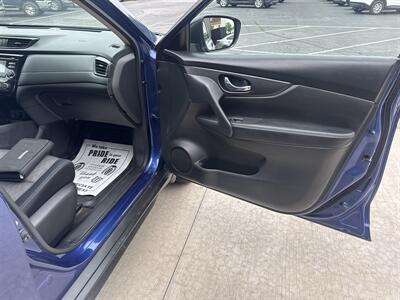 2017 Nissan Rogue S  AWD - Photo 37 - Hesston, PA 16647