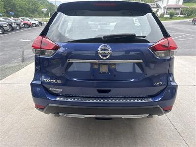 2017 Nissan Rogue S  AWD - Photo 5 - Hesston, PA 16647
