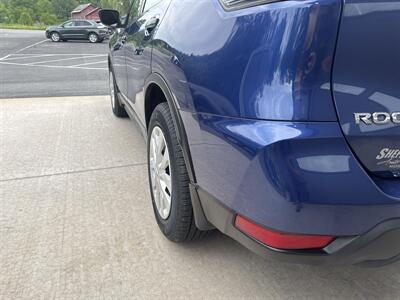 2017 Nissan Rogue S  AWD - Photo 16 - Hesston, PA 16647