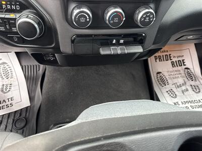 2022 RAM 1500 Big Horn  Quad Cab 4x4 - Photo 34 - Hesston, PA 16647