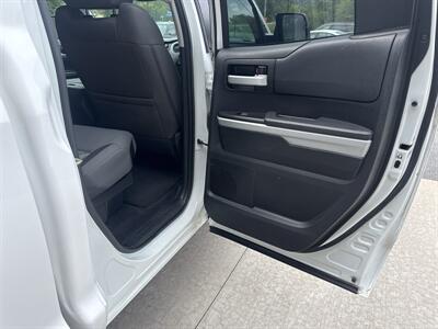 2018 Toyota Tundra SR5 Double Cab 4x4 - Photo 39 - Hesston, PA 16647