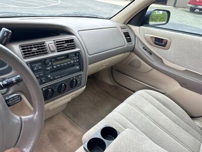 1999 Toyota Avalon XL   - Photo 16 - Hesston, PA 16647