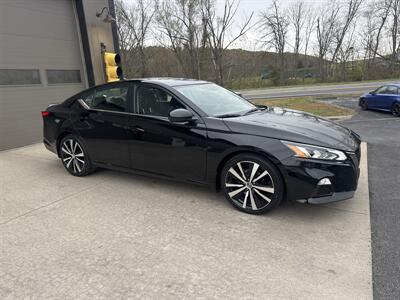 2022 Nissan Altima 2.5 SR - Photo 2 - Hesston, PA 16647