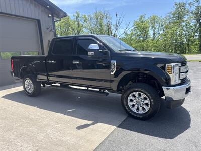 2018 Ford F-250 XLT Crew Cab 4x4 - Photo 2 - Hesston, PA 16647