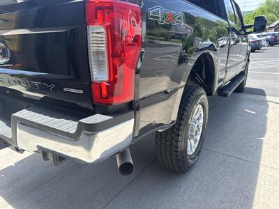 2018 Ford F-250 XLT Crew Cab 4x4 - Photo 18 - Hesston, PA 16647