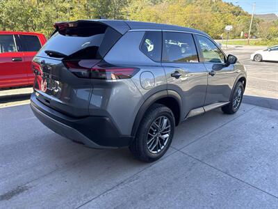 2022 Nissan Rogue S AWD - Photo 4 - Hesston, PA 16647