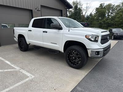 2015 Toyota Tundra SR5 CrewMax 4x4 - Photo 2 - Hesston, PA 16647