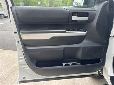 2015 Toyota Tundra SR5 CrewMax 4x4 - Photo 25 - Hesston, PA 16647