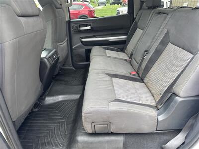 2015 Toyota Tundra SR5 CrewMax 4x4 - Photo 37 - Hesston, PA 16647