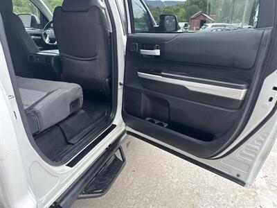 2015 Toyota Tundra SR5 CrewMax 4x4 - Photo 39 - Hesston, PA 16647
