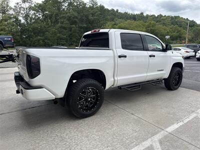 2015 Toyota Tundra SR5 CrewMax 4x4 - Photo 4 - Hesston, PA 16647
