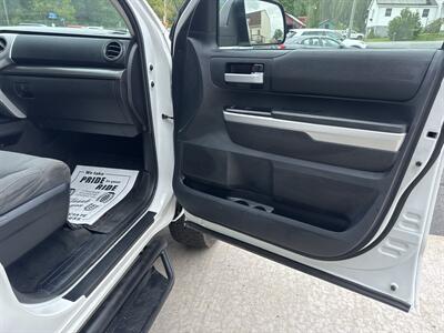 2015 Toyota Tundra SR5 CrewMax 4x4 - Photo 41 - Hesston, PA 16647
