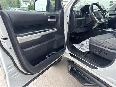 2015 Toyota Tundra SR5 CrewMax 4x4 - Photo 24 - Hesston, PA 16647