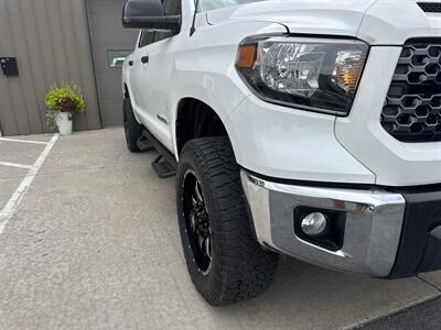 2015 Toyota Tundra SR5 CrewMax 4x4 - Photo 11 - Hesston, PA 16647