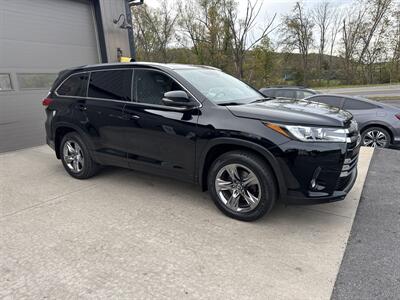2019 Toyota Highlander Limited Platinum  AWD - Photo 2 - Hesston, PA 16647