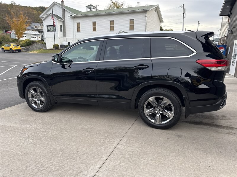 2019 Toyota Highlander Limited Platinum photo 3