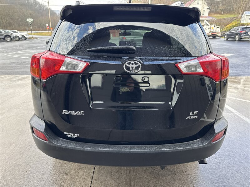 2014 Toyota RAV4 LE photo 4