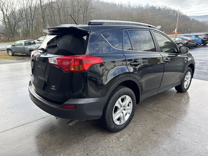 2014 Toyota RAV4 LE photo 3