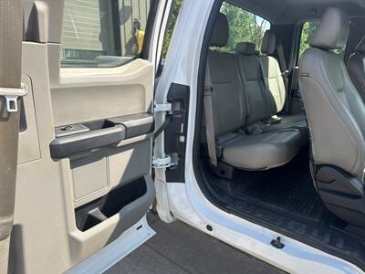 2017 Ford F-250 XL  Super Cab 4x4 - Photo 35 - Hesston, PA 16647