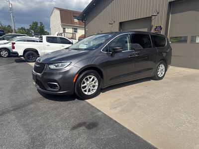 2023 Chrysler Pacifica Touring L   - Photo 8 - Hesston, PA 16647