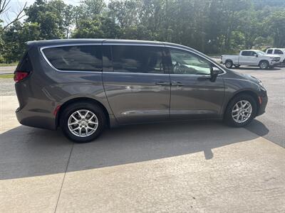 2023 Chrysler Pacifica Touring L   - Photo 3 - Hesston, PA 16647