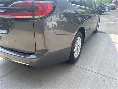 2023 Chrysler Pacifica Touring L   - Photo 19 - Hesston, PA 16647