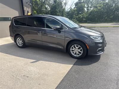 2023 Chrysler Pacifica Touring L   - Photo 2 - Hesston, PA 16647