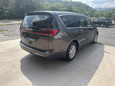 2023 Chrysler Pacifica Touring L   - Photo 4 - Hesston, PA 16647