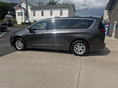 2023 Chrysler Pacifica Touring L   - Photo 7 - Hesston, PA 16647