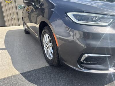 2023 Chrysler Pacifica Touring L   - Photo 12 - Hesston, PA 16647
