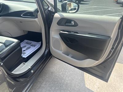 2023 Chrysler Pacifica Touring L   - Photo 38 - Hesston, PA 16647