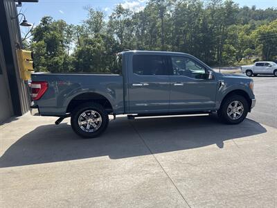 2023 Ford F-150 Lariat  SuperCrew 4x4 - Photo 3 - Hesston, PA 16647