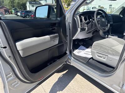 2013 Toyota Tundra Grade  CrewMax 4x4 - Photo 25 - Hesston, PA 16647