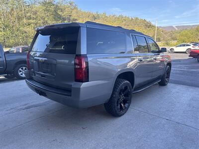 2020 Chevrolet Suburban LT  4x4 - Photo 5 - Hesston, PA 16647