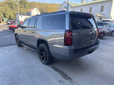 2020 Chevrolet Suburban LT  4x4 - Photo 7 - Hesston, PA 16647