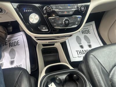 2022 Chrysler Pacifica Touring L - Photo 30 - Hesston, PA 16647