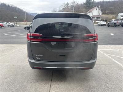 2022 Chrysler Pacifica Touring L - Photo 5 - Hesston, PA 16647
