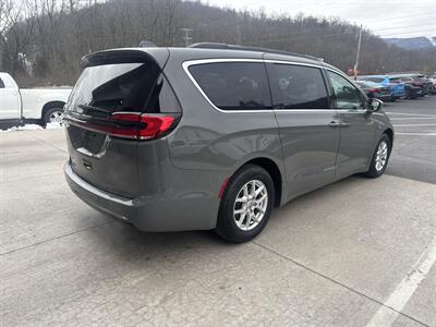 2022 Chrysler Pacifica Touring L - Photo 4 - Hesston, PA 16647