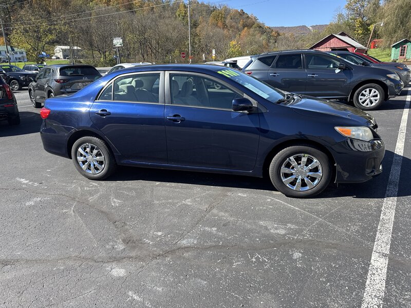 2011 Toyota Corolla LE - Photo 2