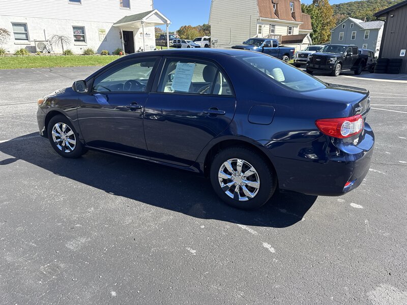 2011 Toyota Corolla LE - Photo 5