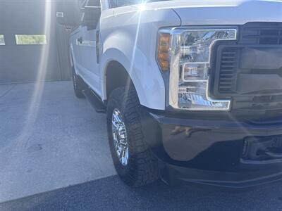 2017 Ford F-250 Super Duty XL  4X4 - Photo 14 - Hesston, PA 16647
