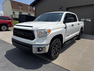 2016 Toyota Tundra SR5  CrewMax 4x4 - Photo 8 - Hesston, PA 16647