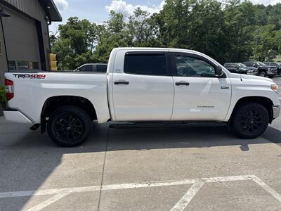 2016 Toyota Tundra SR5  CrewMax 4x4 - Photo 3 - Hesston, PA 16647