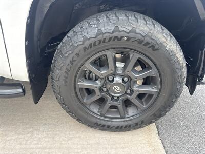 2016 Toyota Tundra SR5  CrewMax 4x4 - Photo 44 - Hesston, PA 16647